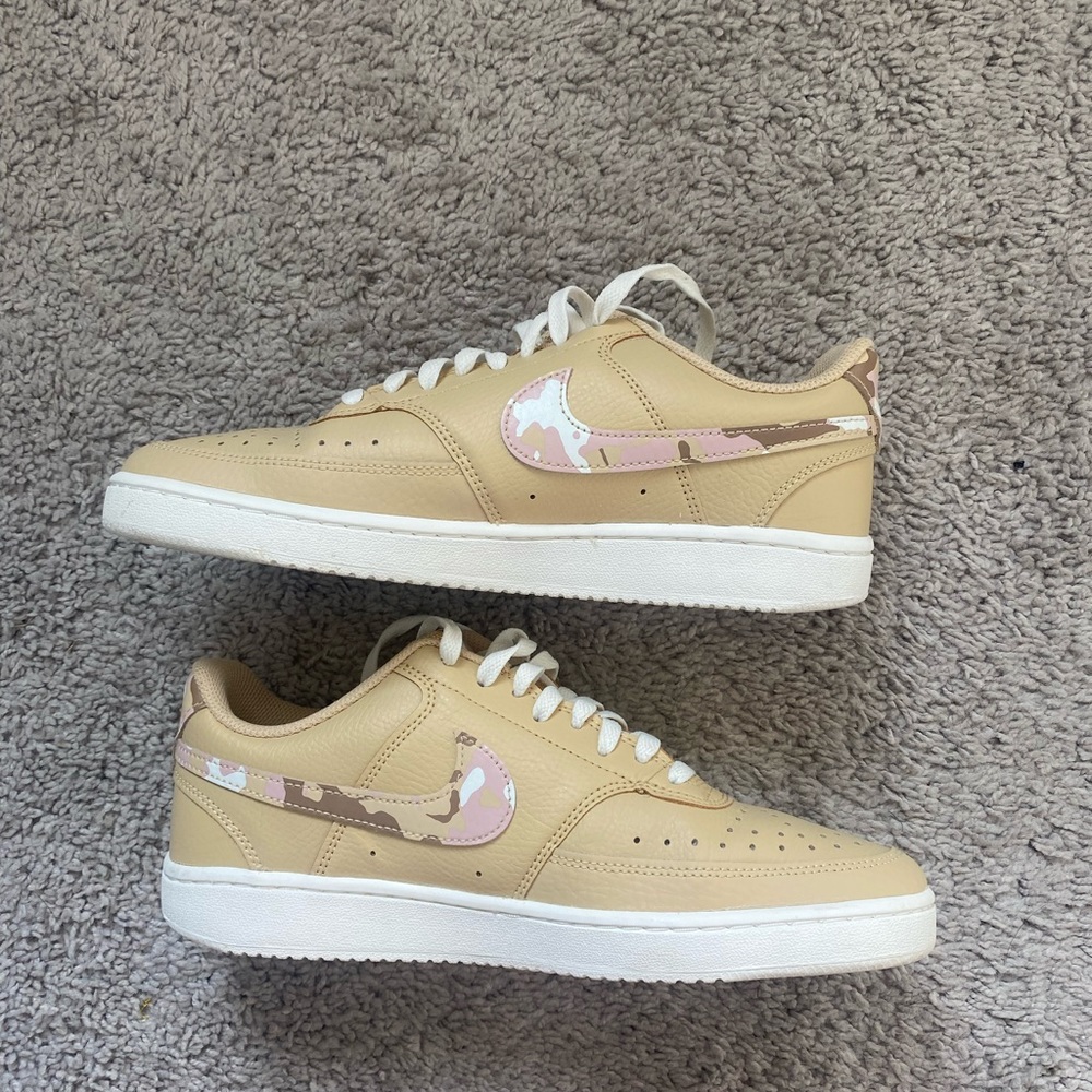 Nike women’s court vision low